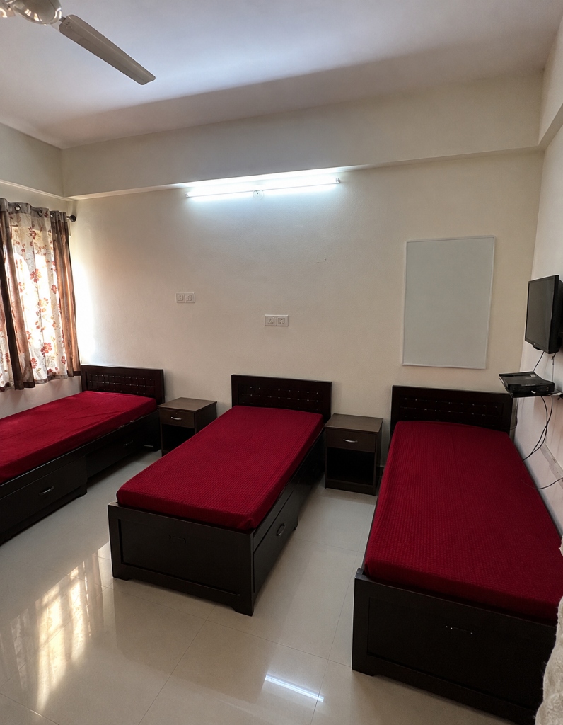 Clean, well-furnished room at Happy Living PG